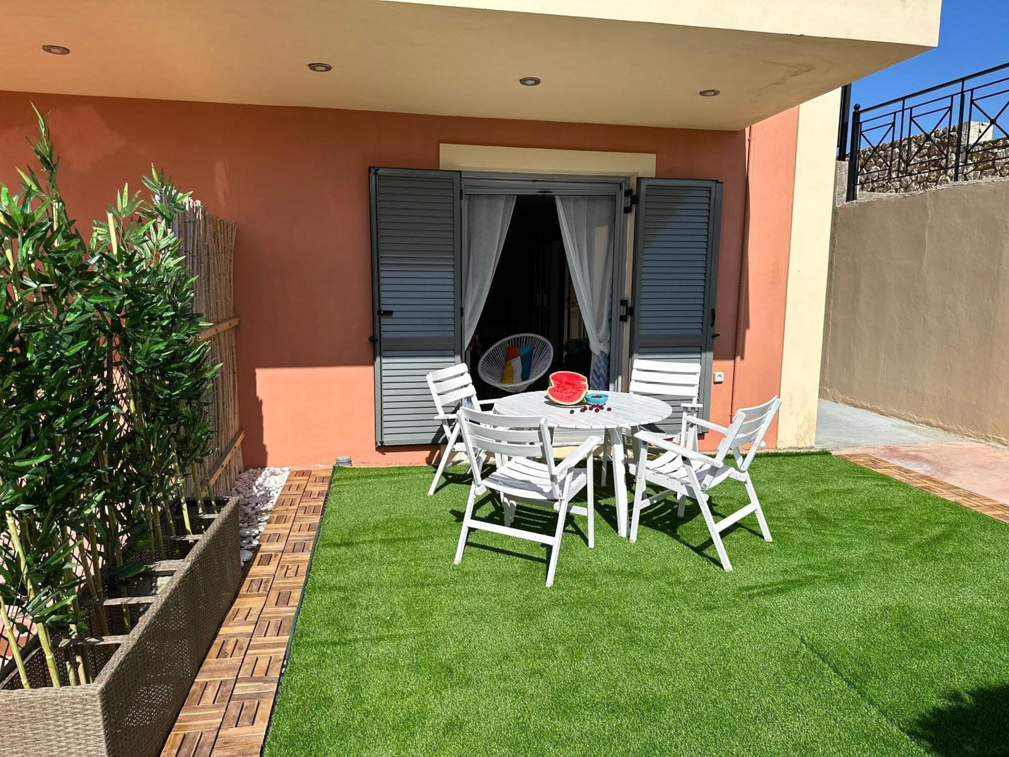 Lotus Studio Apartment North Ликсури Экстерьер фото